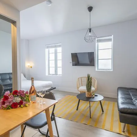 Beautiful Studio With Rooftop Pool B309
